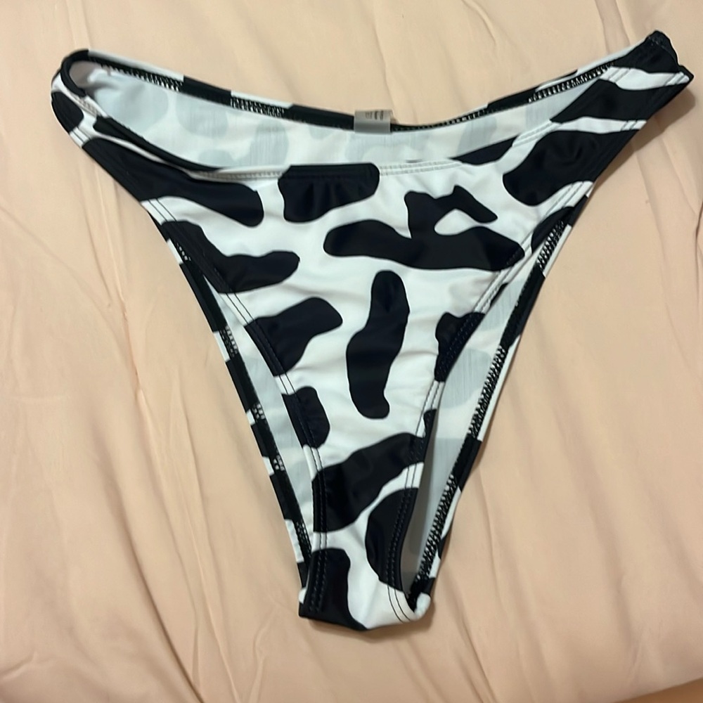 Temu size small, high rise and cut high